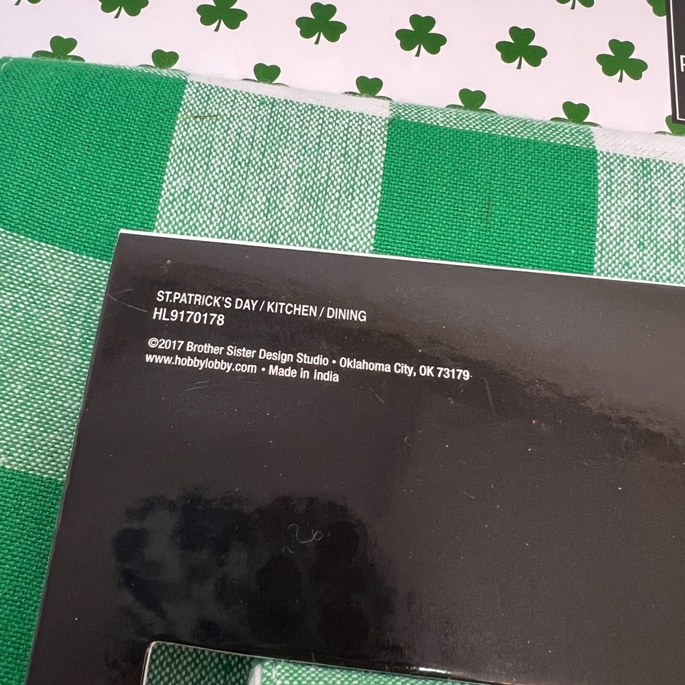 St Patrick's Day Double Sided Reversible Green White Table Runner Two 13x72 NWT - Picture 8 of 13